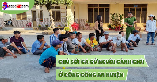 22 người bị đưa từ sới gà về trụ sở công an. Ảnh: V.V.