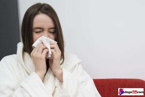 Triệu chứng cảm cúm nhẹ khi người bị lây nhiễm bệnh newcastle